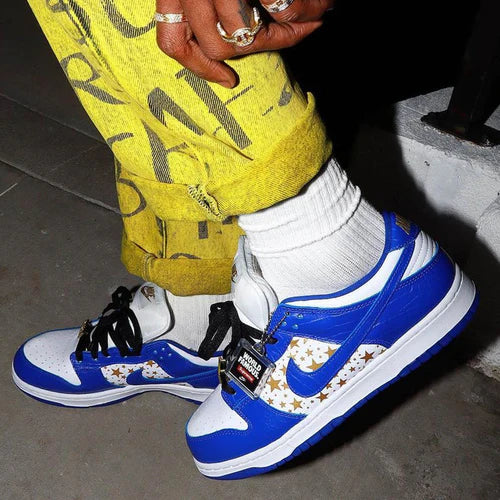 Nike SB Dunk Low Supreme Stars Hyper Royal (2021) (DH3228-100) | TheSneakerWay