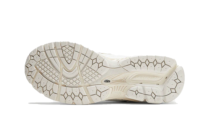New Balance 1906D Protection Pack White (M1906DE) | TheSneakerWay