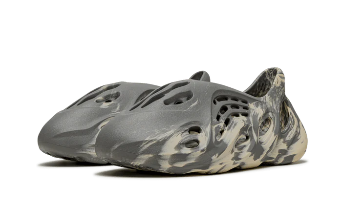 adidas Yeezy Foam RNNR MXT Moon Gray (GV7904) | TheSneakerWay
